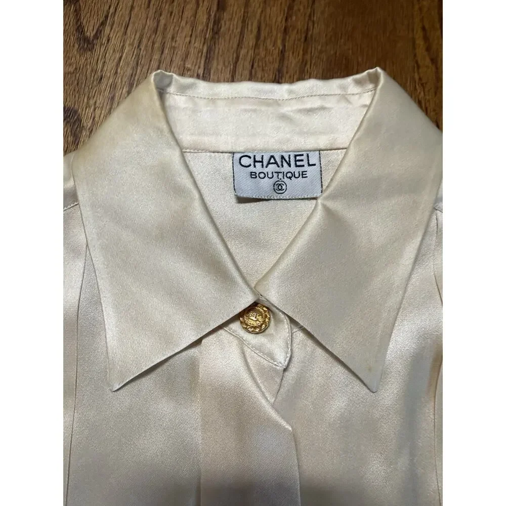 Need Clean!! Vintage CHANEL Boutique Silk Blouse Gold CC Buttons Size L C19